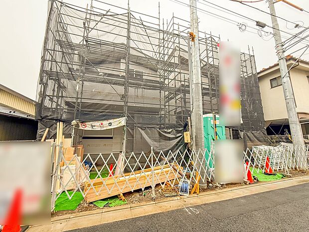 1号棟【外観】家族の温かさと陽光の暖かさ、楽しい毎日と明るい未来を予感させる「空間が織り成すひとつ先の住み心地」を演出します。