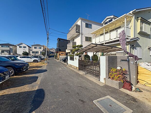 【前面道路】車の通行が少ないので、静かな住環境を維持することができます。