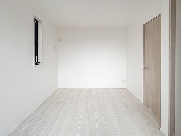 2号棟【洋室5.17帖】充実した生活は伸びやかな居室空間から始まります。快適に・伸びやかに。心の潤いを求める方々へ。