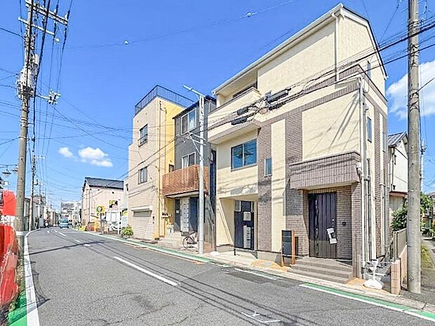 【外観】家は一生のお買物。自分ならではの家族ならではの、家にしたい。書斎を設ける。子どものプレイングルームを設ける。趣味のオーディオルームを設置する。夢を追うオンリーワンの家です。