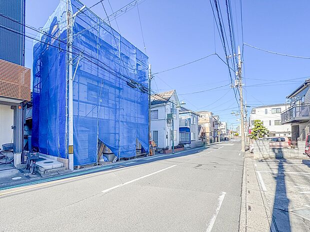 【前面道路8M】車の通行が少ないので、静かな住環境を維持することができます。