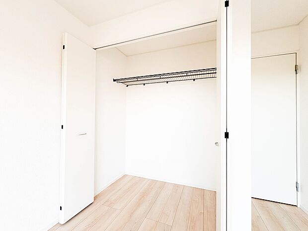 【収納】各部屋を最大限に広く使って頂ける様、全居住スペースに収納付。プライベートルームはゆったりと快適に。