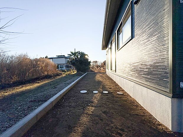 【庭】プランター等をおいてガーデニングが楽しめます。