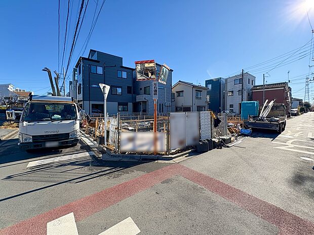 【前面道路】車の通行が少ないので、静かな住環境を維持することができます。