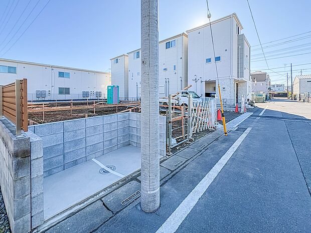 【外観】こちらの物件に少しでもご興味がありましたら、お気軽にお電話下さい。ネット上で「見えない物」「わからない事」でも、実際にご見学いただくことで、手に取るようにおわかりいただけるはずです。…