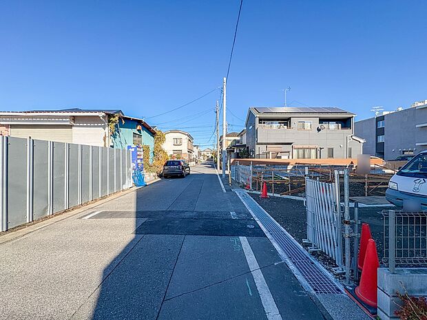 【前面道路6ｍ】車の通行が少ないので、静かな住環境を維持することができます。