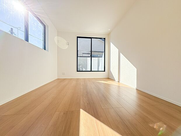 【寝室7.67帖】シンプルな内装はおしゃれのポイントです。シンプルは華美より飽きがこないからです。色や模様でおしゃれ感をだす。それがシンプルイズビューティーです。