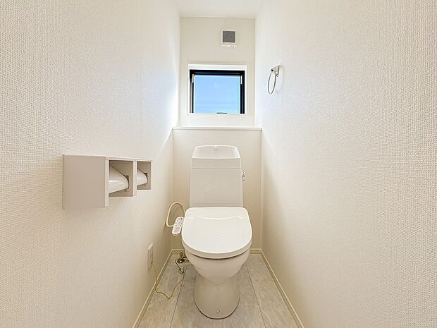 【トイレ】トイレ・ウォシュレット付。快適で衛生的な洗浄機能付温水シャワートイレです。