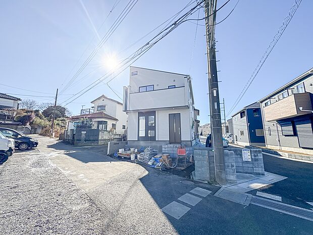 【外観】こちらの物件が少しでも気になるようでしたら、お気軽にお問合せください。人生でいちばん大きなお買い物ですので、ゆっくりご見学ください。ネット上の画像と実際の見学では、リアル感がまるで違…