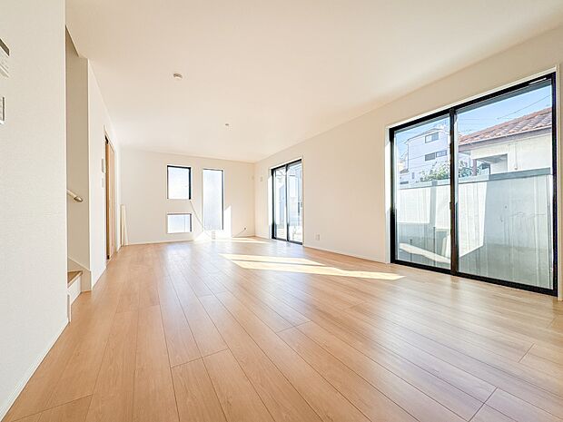 【LDK20.45帖】忙しい朝でも家族揃って食事をしたいゆとりあるダイニングスペース。