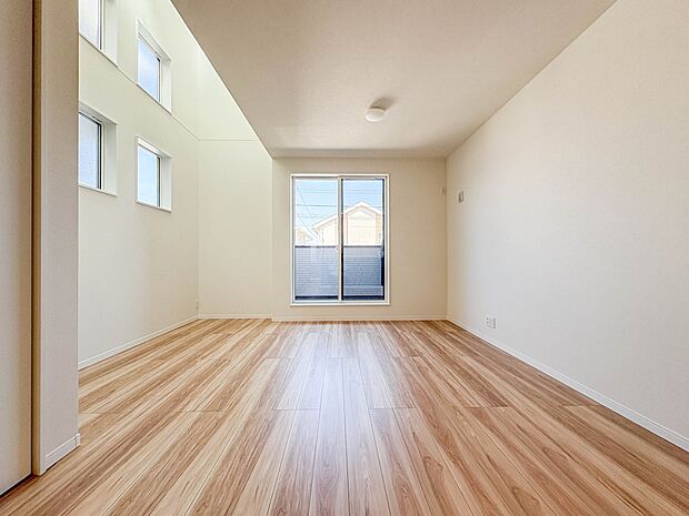 【LDK17.62帖】うららかな陽射しがどのお部屋にも降り注ぎますように、快適さを追求した間取設計。得難い立地環境での生活を恵みの豊かな永住の地へと変えてくれます。