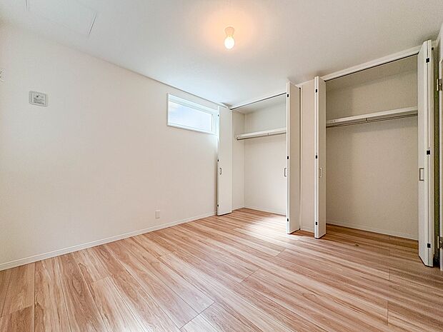 【寝室6.12帖】シンプルな内装はおしゃれのポイントです。シンプルは華美より飽きがこないからです。色や模様でおしゃれ感をだす。それがシンプルイズビューティーです。