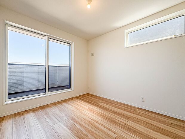 【子供部屋5.06帖】お子様のお部屋にぴったりなクロークを備えたフローリング仕様の洋室です。