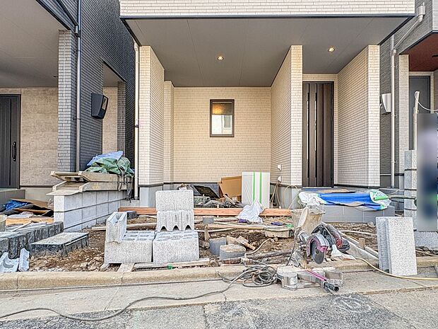 【駐車場】毎日の生活にマイカーが必須という方は、購入を検討する際、駐車場があることは大事な条件です。毎日の通勤や家族の送迎、買い物やお出かけなどクルマのある暮らしを満喫したい方は要チェック。…