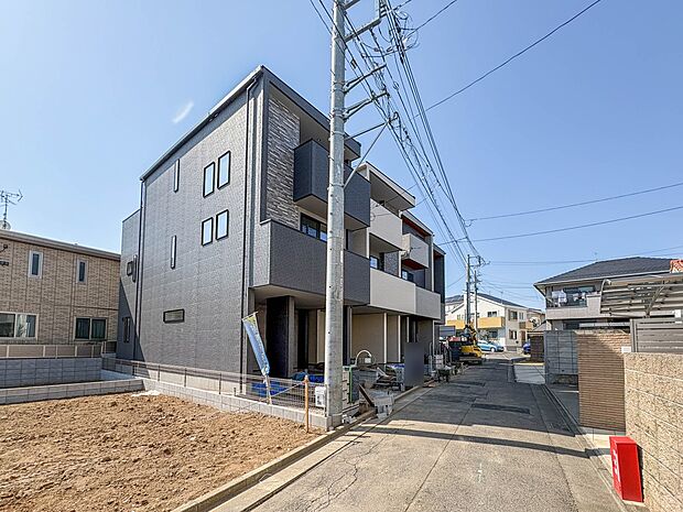 【外観】家族の温かさと陽光の暖かさ、楽しい毎日と明るい未来を予感させる「空間が織り成すひとつ先の住み心地」を演出します。