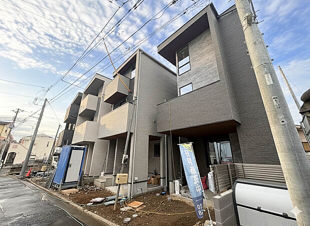 【現地】陽あたりの良さは必須条件。家族の温かさと陽光の暖かさ、楽しい毎日と明るい未来を予感させる。