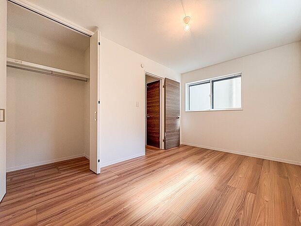 【洋室6.75帖】充実した生活は伸びやかな居室空間から始まります。快適に・伸びやかに。心の潤いを求める方々へ。