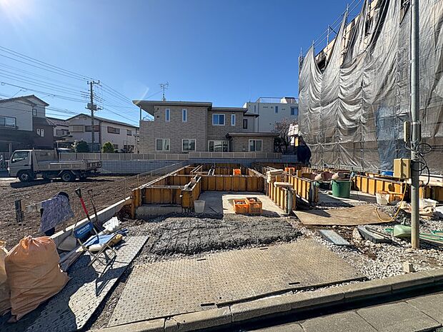 【現地】閑静な住宅地に佇む「住まい」は季節に捉われない珠玉の『空間」を実現。