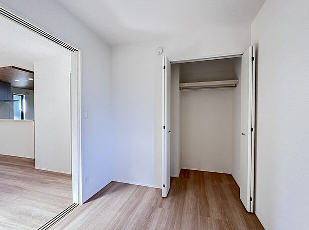 【収納】各部屋を最大限に広く使って頂ける様、全居住スペースに収納付。プライベートルームはゆったりと快適に。