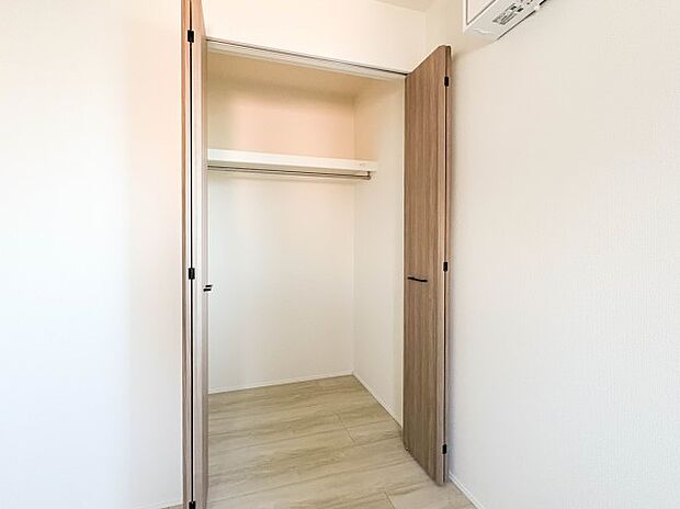 【収納】各部屋を最大限に広く使って頂ける様、全居住スペースに収納付。プライベートルームはゆったりと快適に。