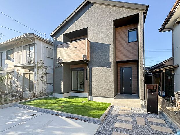 【ひとつ先の住み心地】家族の温かさと陽光の暖かさ、楽しい毎日と明るい未来を予感させる「空間が織り成すひとつ先の住み心地」を演出します。