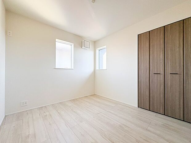 【洋室5.2帖】充実した生活は伸びやかな居室空間から始まります。快適に・伸びやかに。心の潤いを求める方々へ。