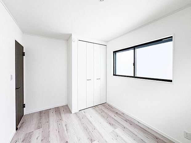 【寝室】充実した生活は伸びやかな居室空間から始まります。快適に・伸びやかに。心の潤いを求める方々へ。