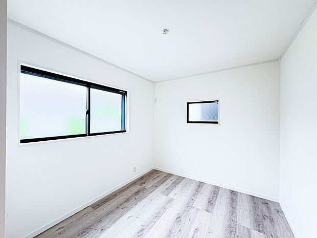 【今どきのこども部屋】  昨今のトレンドになりつつあるのが、広過ぎず、快適すぎない子ども部屋。勉強と寝るだけの部屋にすることで閉じこもりがなくなり、リビングで過ごす時間が増えると言われていま…