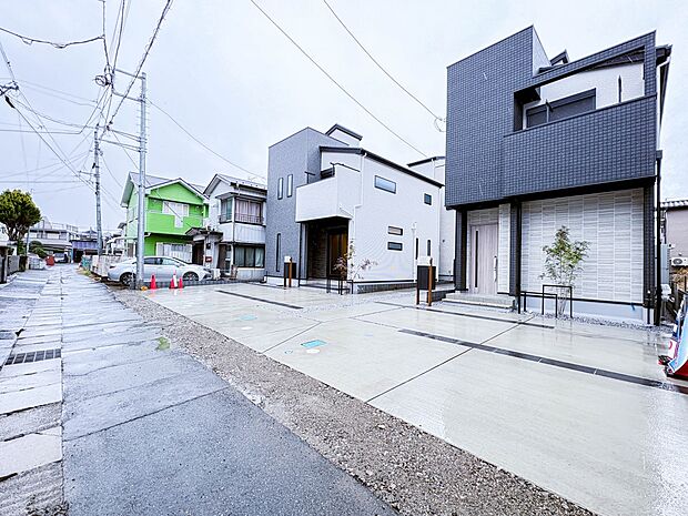 【前面道路】陽当りや通風性など各所に施された工夫で住みやすさを実現。部屋の大きさや周辺環境・街並など、資料には掲載していない情報が現地にはたくさんございます。是非ご確認下さい。