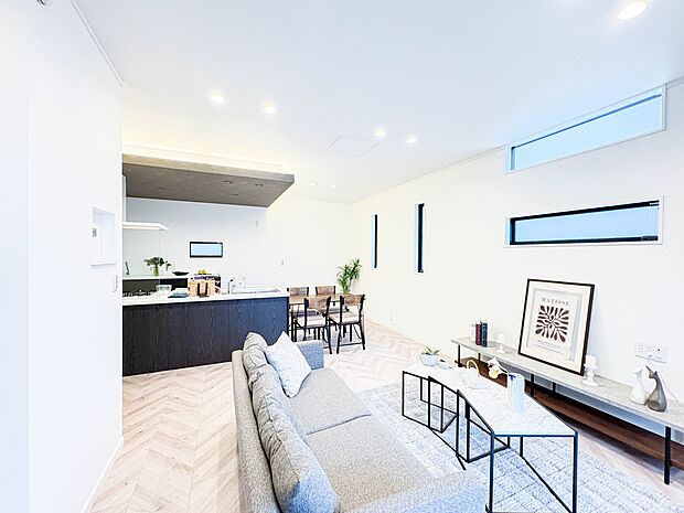 【リビングダイニング】しっかりとした広さがあるのでルームメイク自由自在!