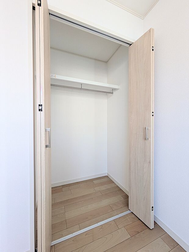 こちらの物件に少しでもご興味がありましたら、お気軽にお電話下さい。ネット上で「見えない物」「わからない事」でも、実際にご見学いただくことで、手に取るようにおわかりいただけるはずです。