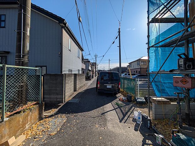 【前面道路】車の通行が少ないので、静かな住環境を維持することができます。