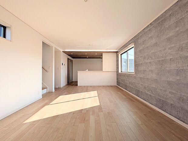 【ダイニング】家族の様子が見えやすいダイニングスペース