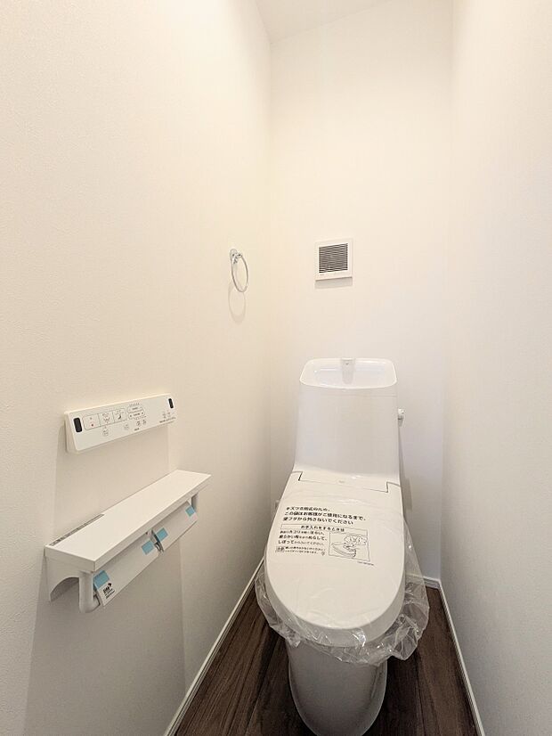【トイレ】トイレはほどよい空間。居心地のよいスペースといえます。落ち着き、ホッとでき、我にかえる場所。トイレは自分をみつめる場所でもあるのです。