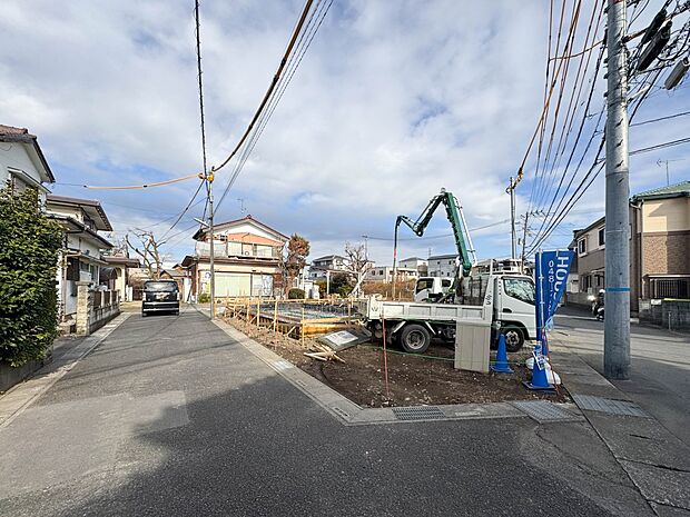 【前面道路】車の通行が少ないので、静かな住環境を維持することができます。