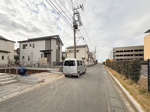 【前面道路】車の通行が少ないので、静かな住環境を維持することができます。