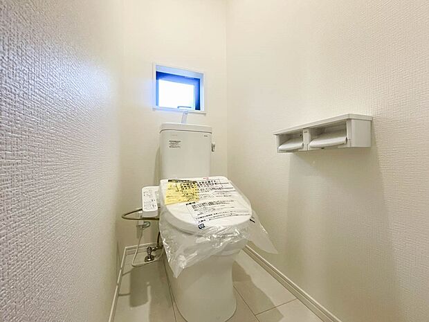 【トイレ】トイレ・ウォシュレット付。快適で衛生的な洗浄機能付温水シャワートイレです。