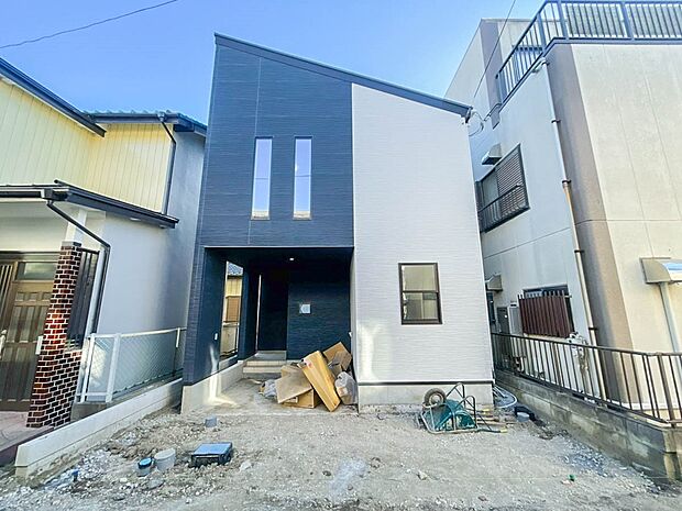 【駐車場】毎日の生活にマイカーが必須という方は、購入を検討する際、駐車場があることは大事な条件です。毎日の通勤や家族の送迎、買い物やお出かけなどクルマのある暮らしを満喫したい方は要チェック!…