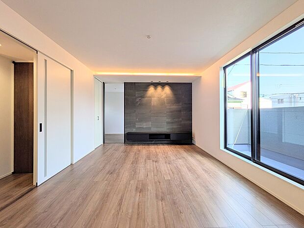 【リビングダイニング】しっかりとした広さがあるのでルームメイク自由自在!