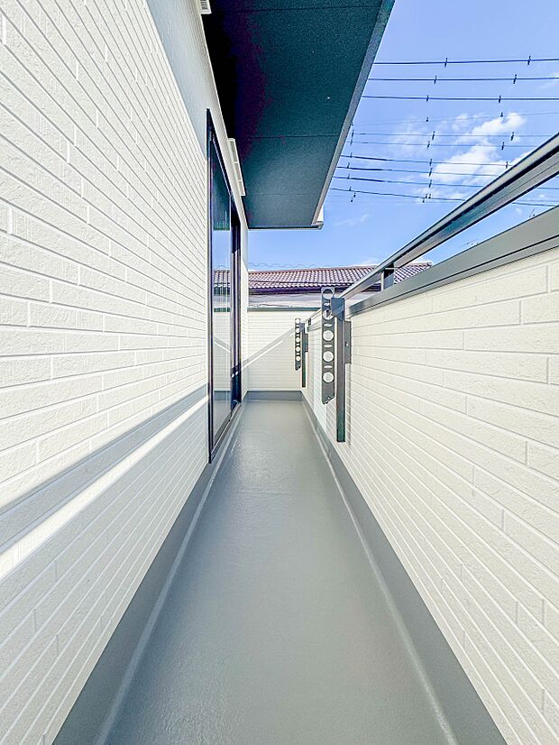 【バルコニー】  バルコニーから差し込む陽光・通風は、住環境・快適性と共に有り続ける貴重な「財産」です。