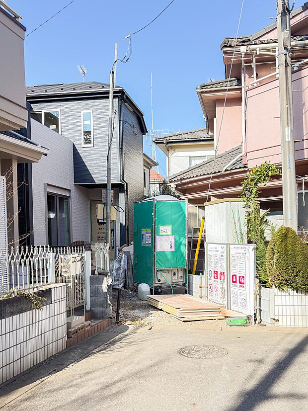 【前面道路】車の通行が少ないので、静かな住環境を維持することができます。