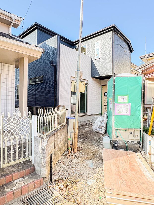 【外観】ここから始まる「日常」はご家族にとってかけがえのない時間となります。少しでも豊かに、快適に。そんな想いから本邸宅は生まれました。