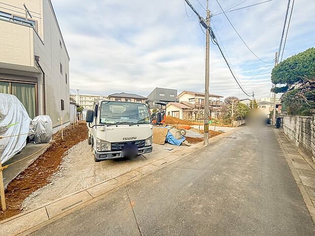 1号棟【前面道路4ｍ】陽当りや通風性など各所に施された工夫で住みやすさを実現。部屋の大きさや周辺環境・街並など、資料には掲載していない情報が現地にはたくさんございます。是非ご確認下さい。