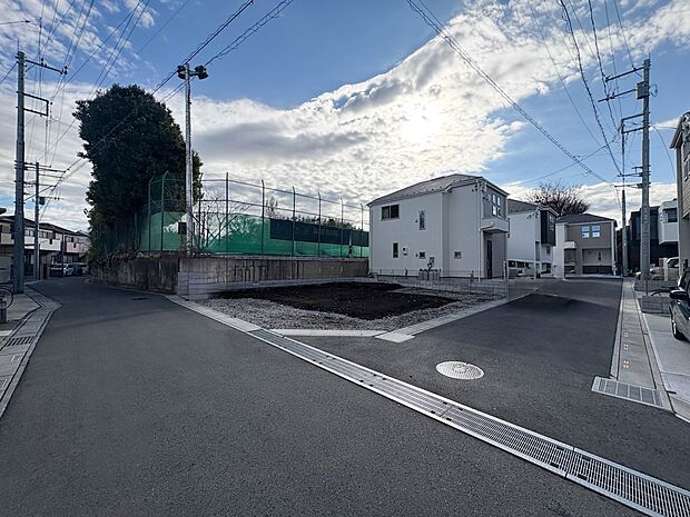 【前面道路4m】車の通行が少ないので、静かな住環境を維持することができます。