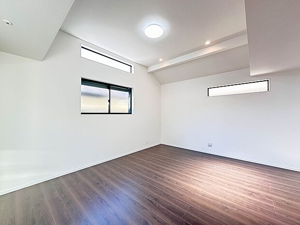 インテリアショップで見掛けた「あの家具」も置ける、ゆったりとした空間。時に広さが上質な寛ぎの時間になる事も。