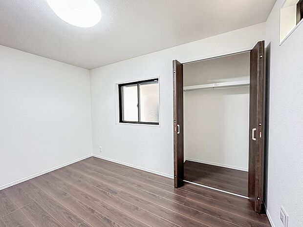 【収納】各部屋を最大限に広く使って頂ける様、全居住スペースに収納付。プライベートルームはゆったりと快適に。