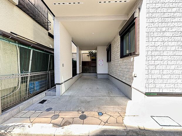 ビルトインガレージなら「野ざらし、雨ざらし、吹きさらし」になりません。汚れやいたみは減り、車の掃除もラクになります。