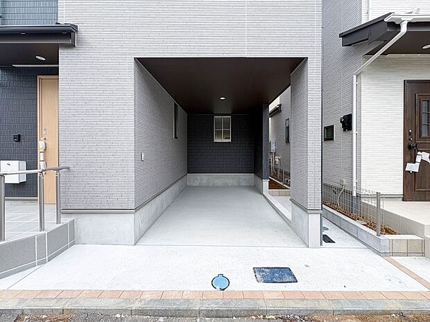 【駐車場】ビルトインガレージなら「野ざらし、雨ざらし、吹きさらし」になりません。汚れやいたみは減り、車の掃除もラクになります。