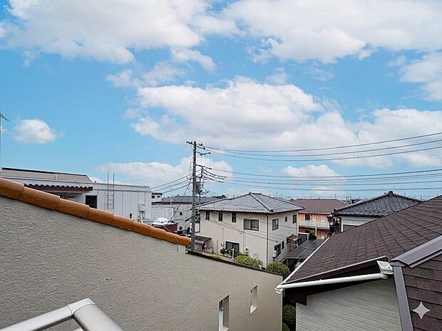 【眺望】眺望や窓からの景色が良いと、家で過ごす時間も快適です。*CG加工により晴天にしています。