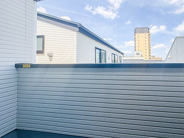 2号棟【バルコニー】 バルコニーから差し込む陽光・通風は、住環境・快適性と共に有り続ける貴重な「財産」です。